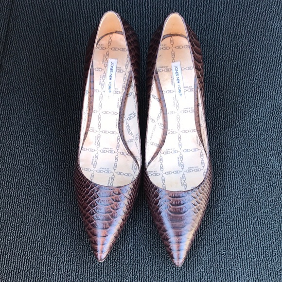 Jones New York Shoes - ⭐️HP⭐️ Jones of NY Brown alligator skin heels sz 8